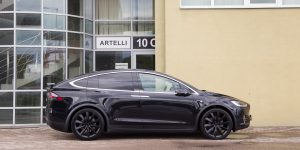 Tesla Model X Soomest